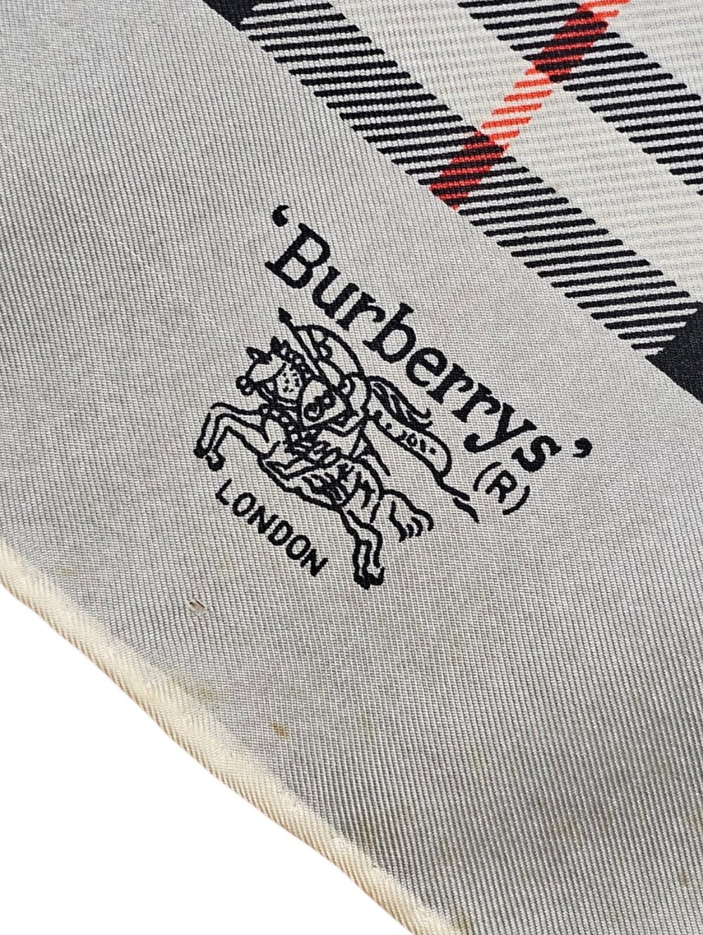 BURBERRY SCARF - Picture 14 of 16